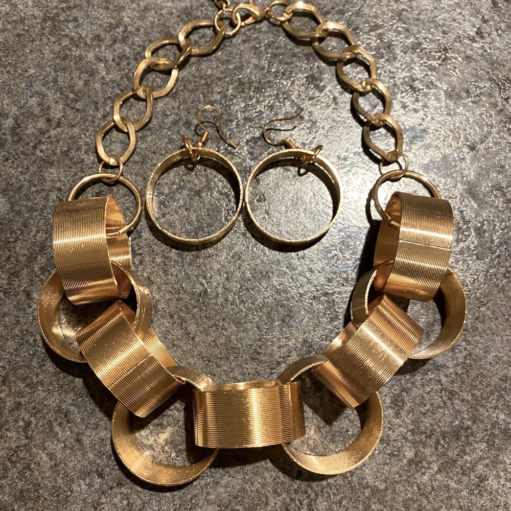 Large loop chain necklace and earrings set